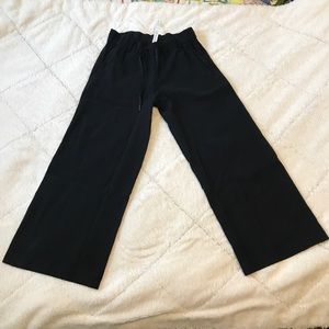 Lululemon on the fly wide leg pants size 4